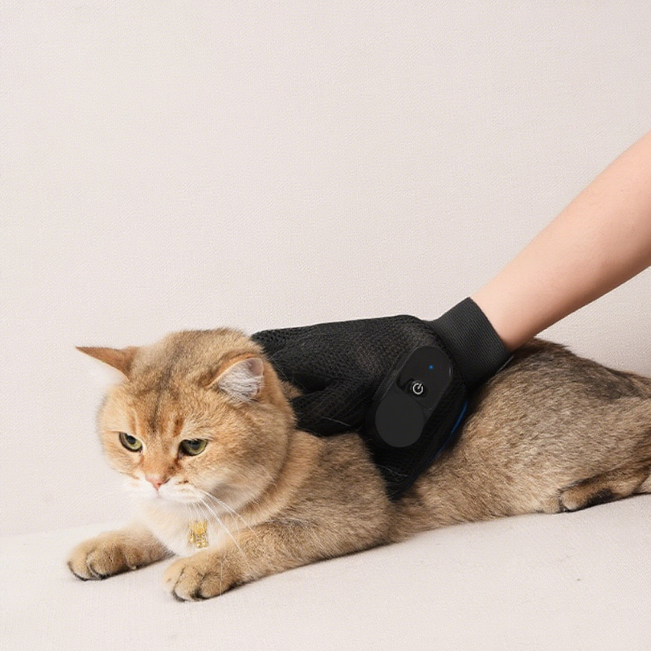 Pet Grooming Spray Glove – De-Shedding Brush & Water Mist in One | Milou & Lumi