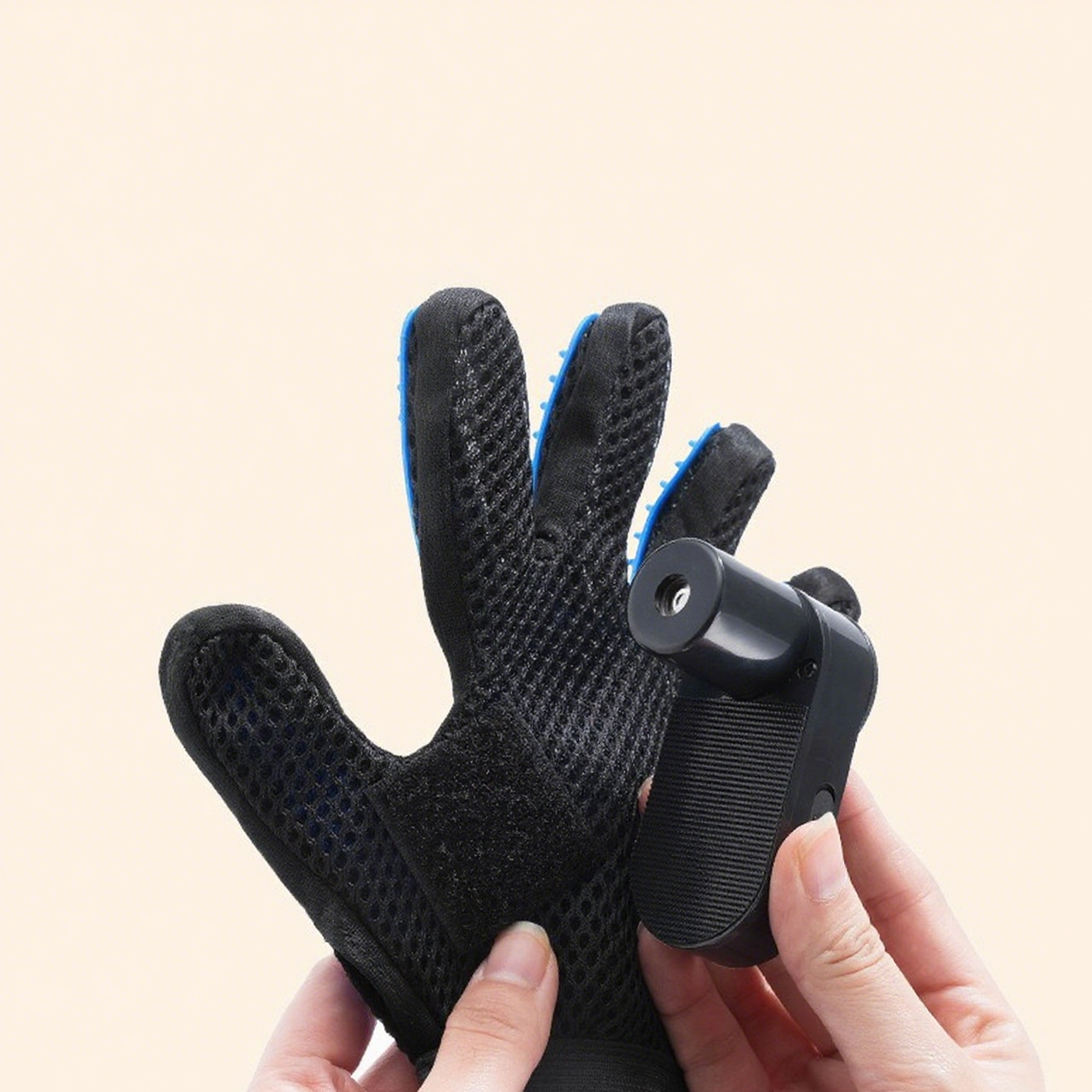 Pet Grooming Spray Glove – De-Shedding Brush & Water Mist in One | Milou & Lumi