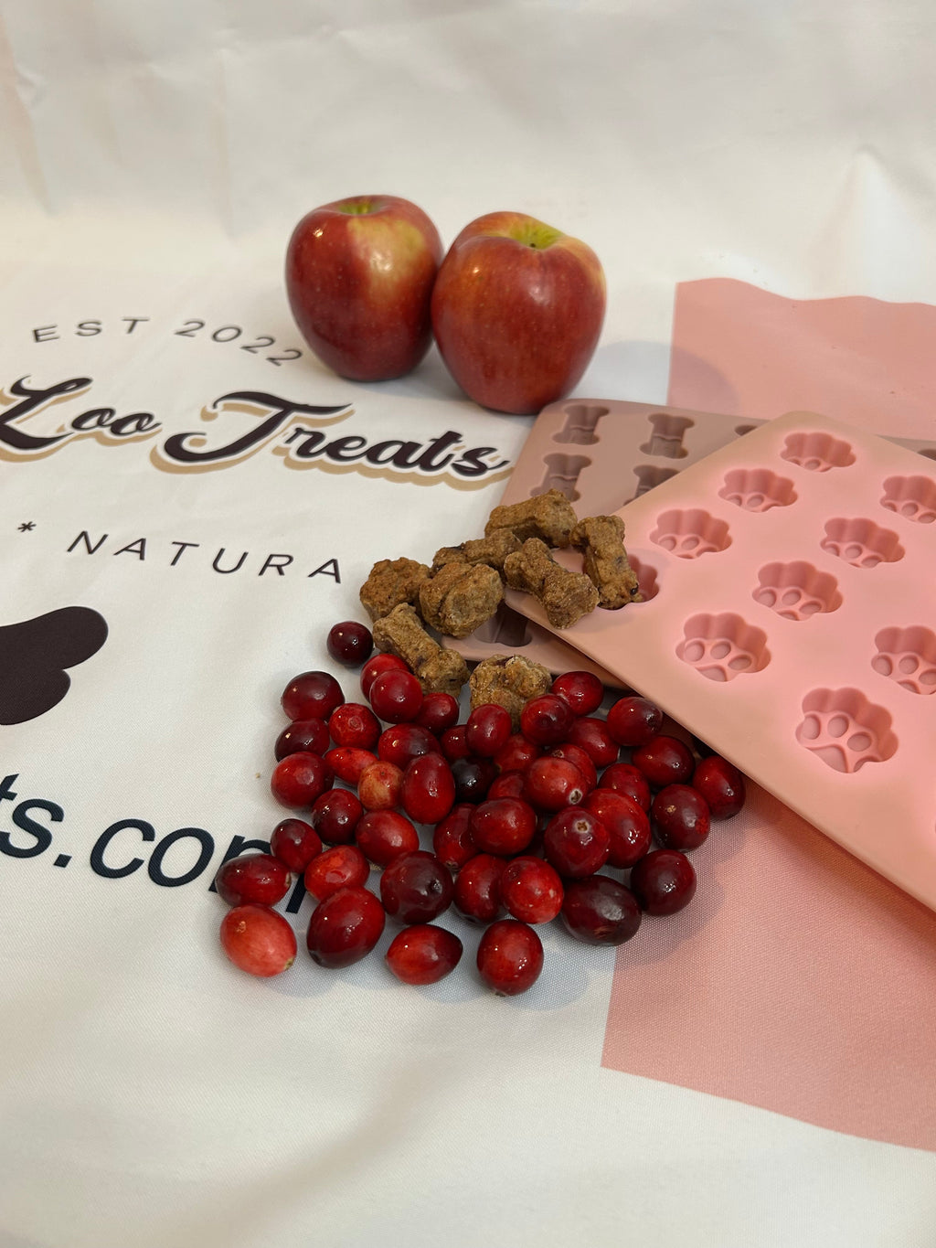 Lucy Loo Apple & Cranberry Dog Treats (5 oz Bag) – Dog Treats & Chews | Doggo Dream Shop