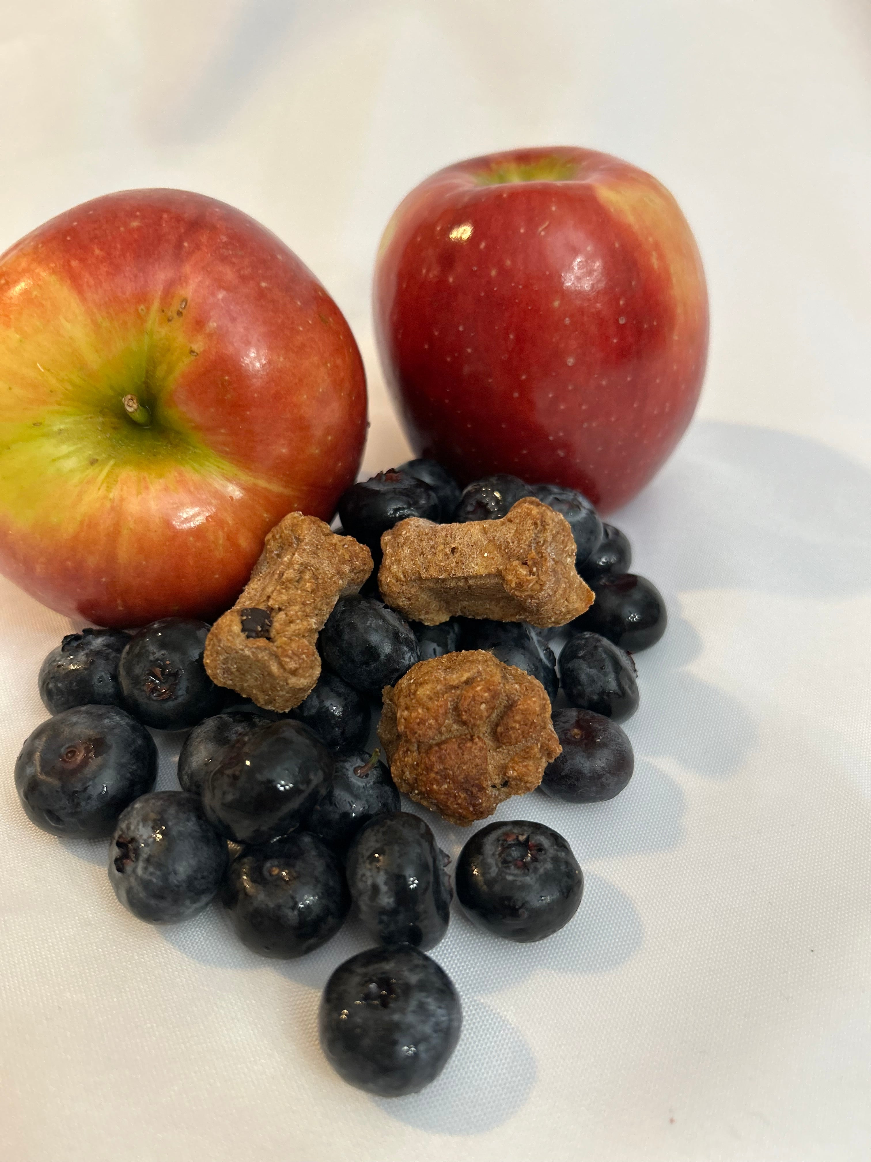 Lucy Loo Treats - Apple & Blueberry - (7.5 oz. Bag) – Dog Treats & Chews | Doggo Dream Shop