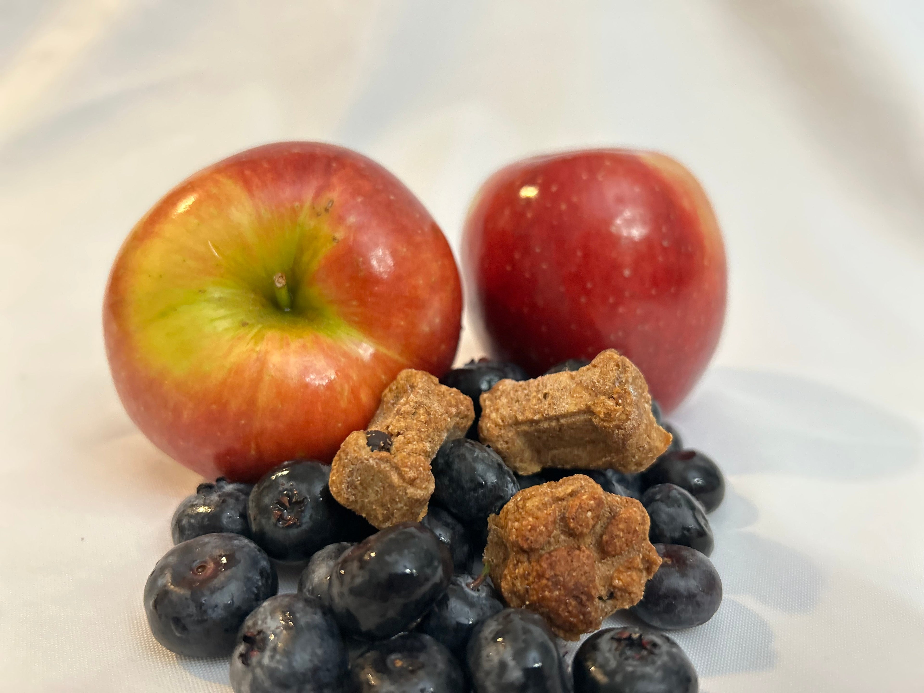 Lucy Loo Treats - Apple & Blueberry - (7.5 oz. Bag) – Dog Treats & Chews | Doggo Dream Shop