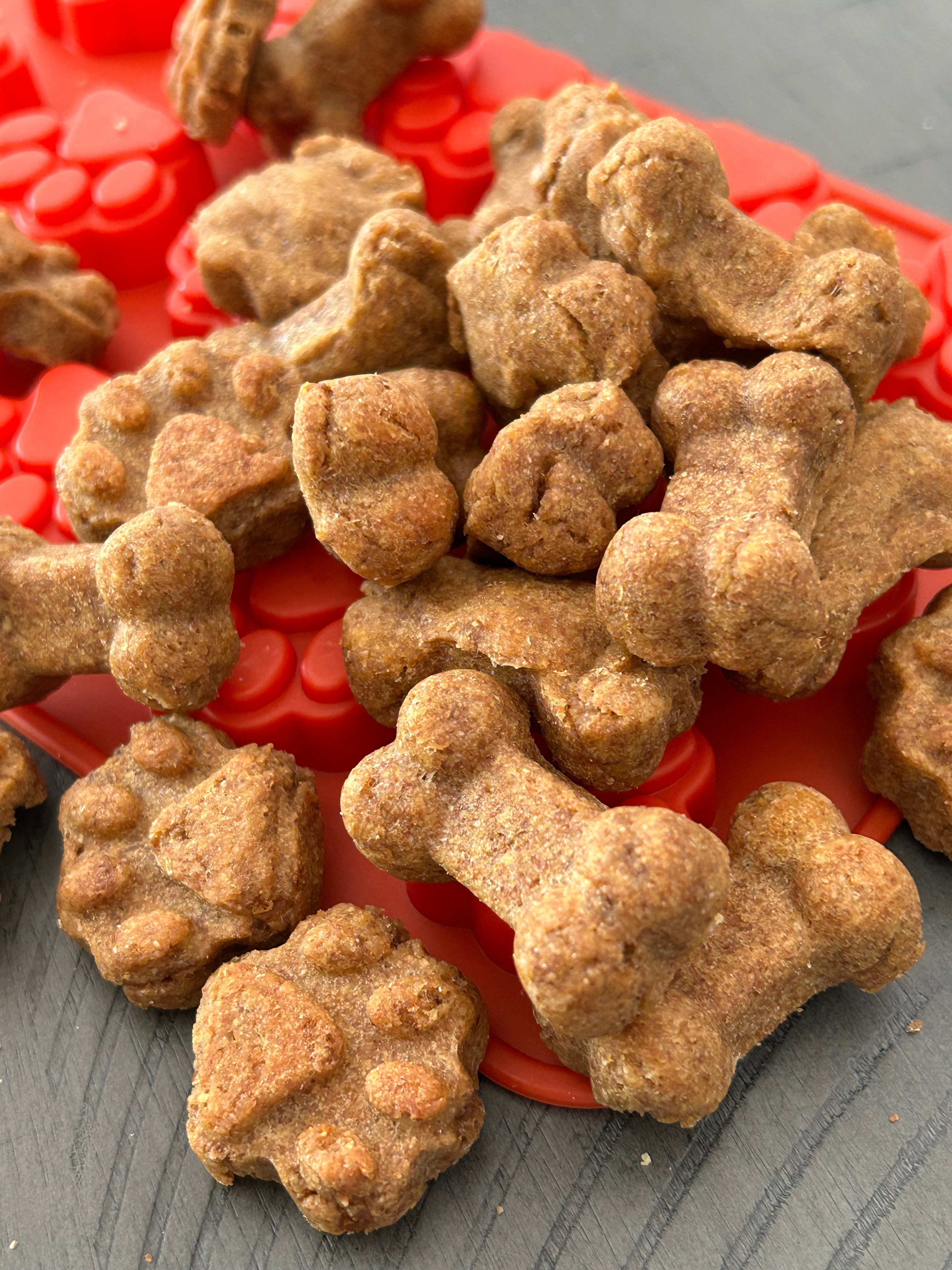Lucy Loo Tilly’s Treat Dog Treats – Peanut Butter, Banana & Bacon Dog Treats (7.5 oz Bag) – Dog Treats & Chews | Doggo Dream Shop